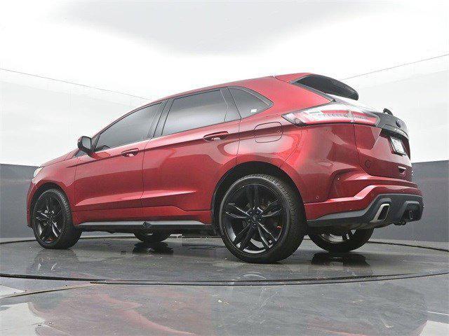 Photo of 2022 Rapid Red Metallic Tinted Clearcoat Ford Edge