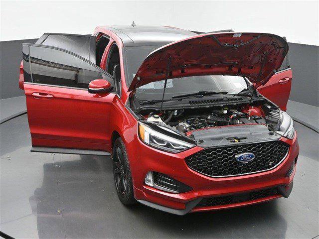 Photo of 2022 Rapid Red Metallic Tinted Clearcoat Ford Edge