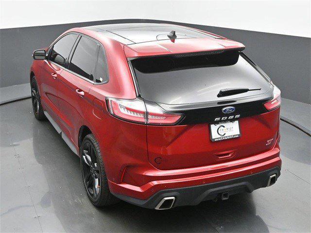 Photo of 2022 Rapid Red Metallic Tinted Clearcoat Ford Edge