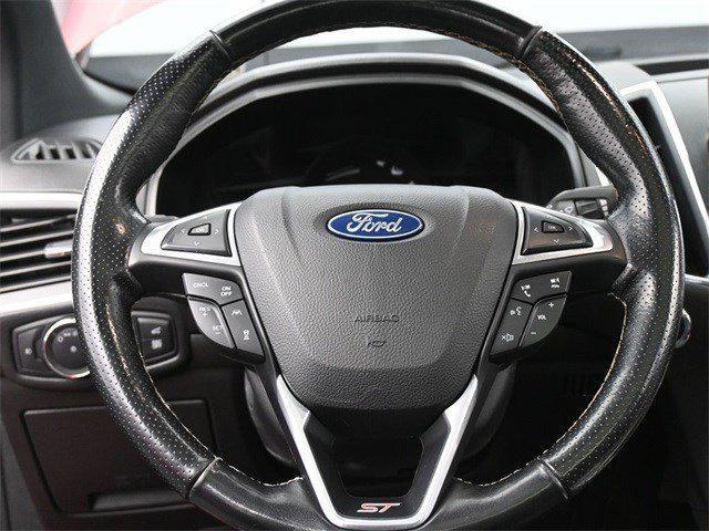 Photo of 2022 Rapid Red Metallic Tinted Clearcoat Ford Edge