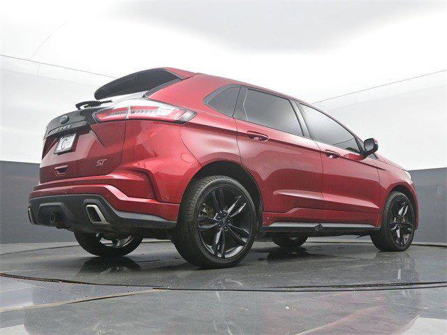 Photo of 2022 Rapid Red Metallic Tinted Clearcoat Ford Edge