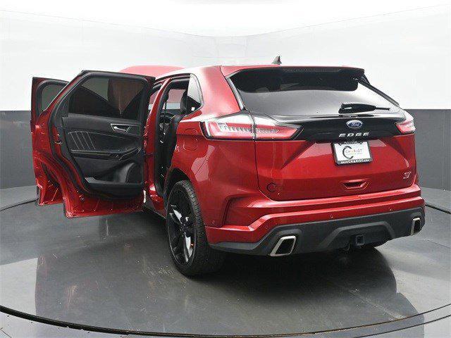 Photo of 2022 Rapid Red Metallic Tinted Clearcoat Ford Edge