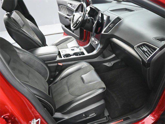 Photo of 2022 Rapid Red Metallic Tinted Clearcoat Ford Edge