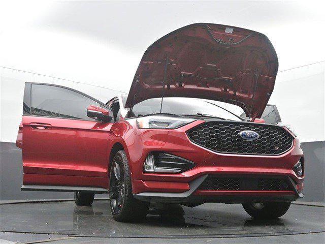 Photo of 2022 Rapid Red Metallic Tinted Clearcoat Ford Edge