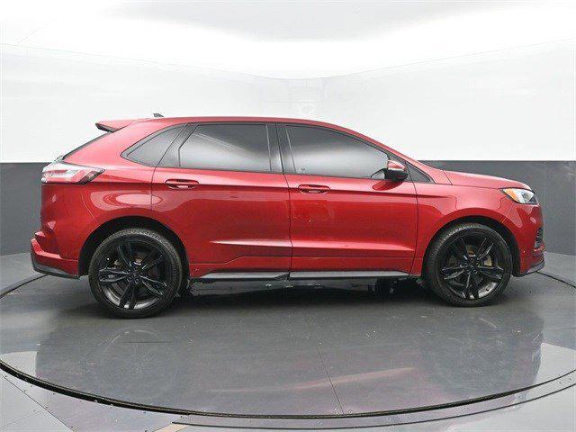 Photo of 2022 Rapid Red Metallic Tinted Clearcoat Ford Edge