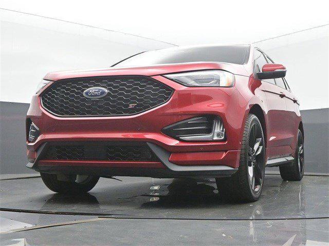 Photo of 2022 Rapid Red Metallic Tinted Clearcoat Ford Edge