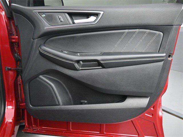 Photo of 2022 Rapid Red Metallic Tinted Clearcoat Ford Edge