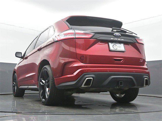 Photo of 2022 Rapid Red Metallic Tinted Clearcoat Ford Edge