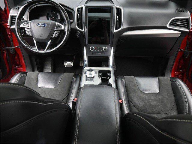 Photo of 2022 Rapid Red Metallic Tinted Clearcoat Ford Edge