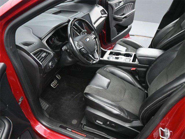 Photo of 2022 Rapid Red Metallic Tinted Clearcoat Ford Edge