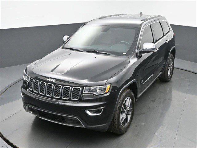 Photo of 2018 Diamond Black Crystal Pearlcoat Jeep Grand Cherokee