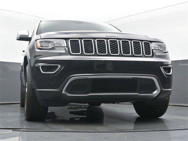 Photo of 2018 Diamond Black Crystal Pearlcoat Jeep Grand Cherokee
