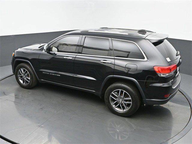 Photo of 2018 Diamond Black Crystal Pearlcoat Jeep Grand Cherokee
