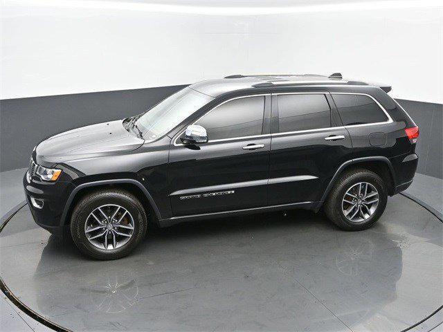 Photo of 2018 Diamond Black Crystal Pearlcoat Jeep Grand Cherokee