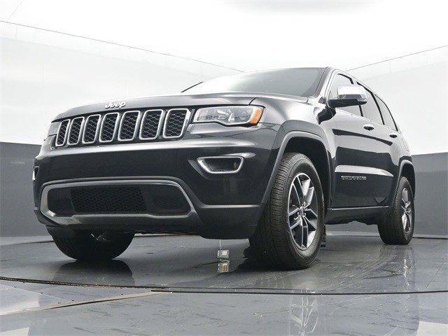 Photo of 2018 Diamond Black Crystal Pearlcoat Jeep Grand Cherokee