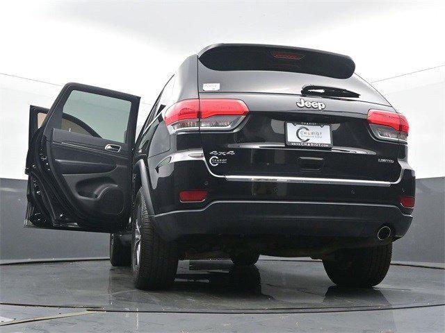 Photo of 2018 Diamond Black Crystal Pearlcoat Jeep Grand Cherokee