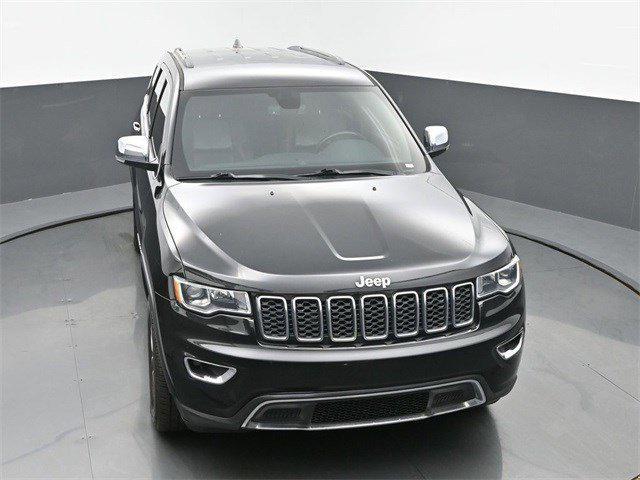 Photo of 2018 Diamond Black Crystal Pearlcoat Jeep Grand Cherokee