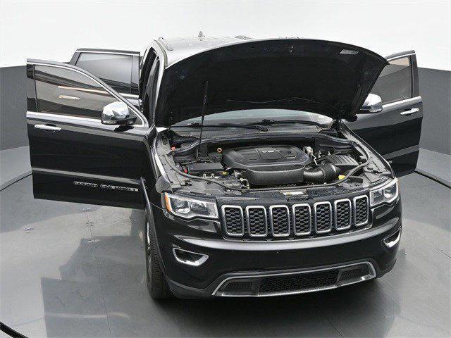 Photo of 2018 Diamond Black Crystal Pearlcoat Jeep Grand Cherokee