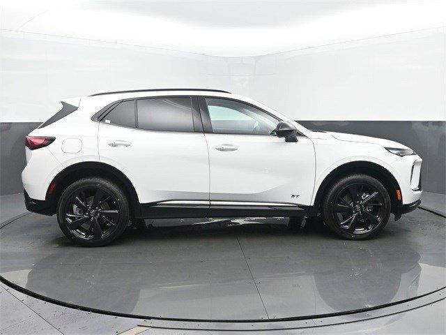 Photo of 2025 Summit White Buick Envision