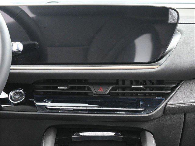 Photo of 2025 Summit White Buick Envision