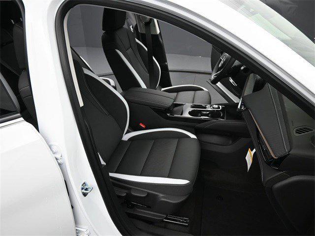 Photo of 2025 Summit White Buick Envision
