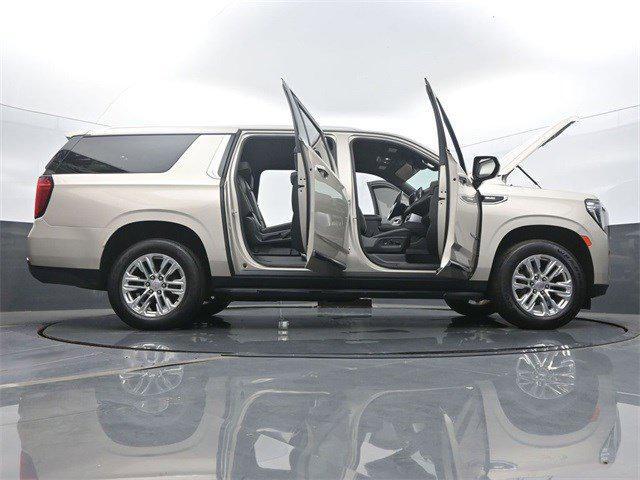 Photo of 2023 Pearl Beige Metallic GMC Yukon XL