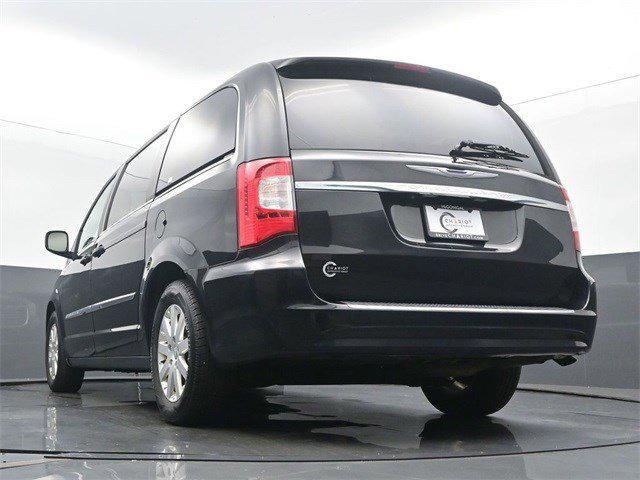 Photo of 2013 Brilliant Black Crystal Pearl Chrysler Town & Country