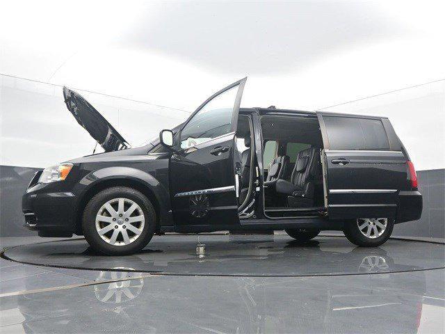 Photo of 2013 Brilliant Black Crystal Pearl Chrysler Town & Country
