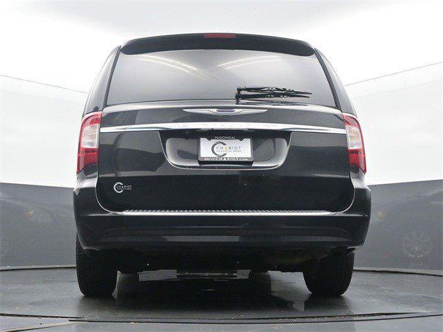 Photo of 2013 Brilliant Black Crystal Pearl Chrysler Town & Country