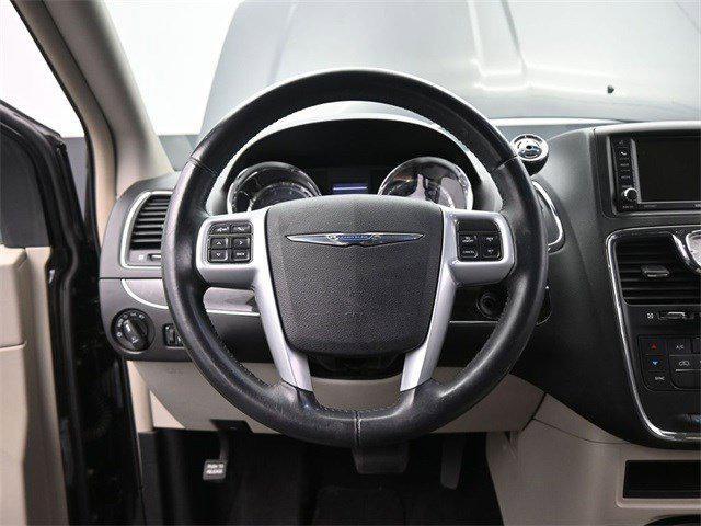 Photo of 2013 Brilliant Black Crystal Pearl Chrysler Town & Country