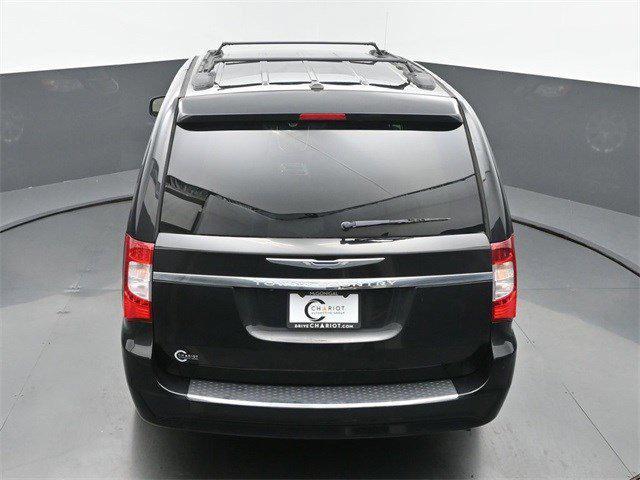 Photo of 2013 Brilliant Black Crystal Pearl Chrysler Town & Country