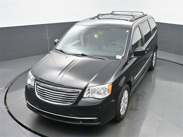 Photo of 2013 Brilliant Black Crystal Pearl Chrysler Town & Country