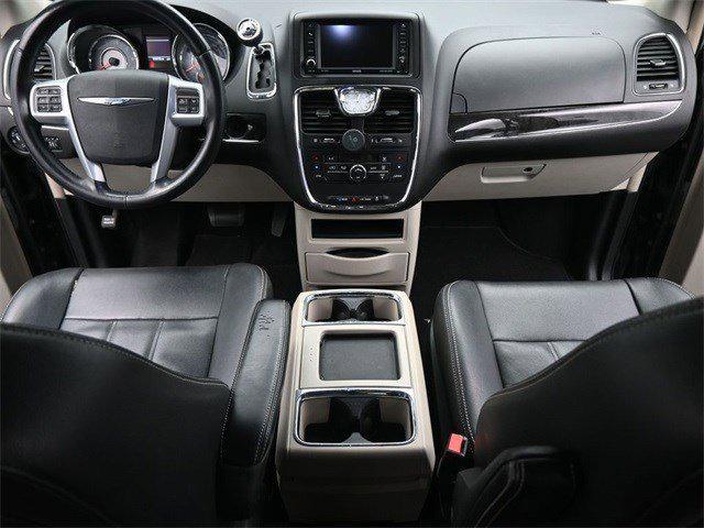 Photo of 2013 Brilliant Black Crystal Pearl Chrysler Town & Country