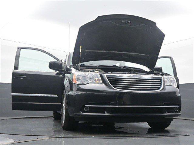 Photo of 2013 Brilliant Black Crystal Pearl Chrysler Town & Country
