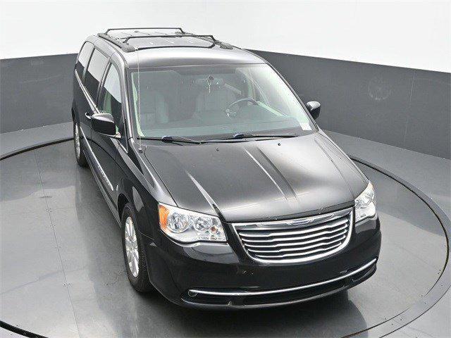 Photo of 2013 Brilliant Black Crystal Pearl Chrysler Town & Country