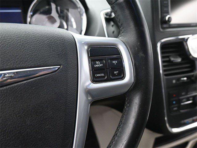 Photo of 2013 Brilliant Black Crystal Pearl Chrysler Town & Country