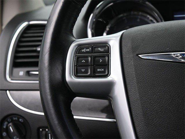 Photo of 2013 Brilliant Black Crystal Pearl Chrysler Town & Country