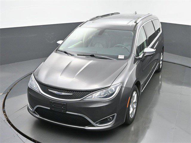 Photo of 2019 Granite Crystal Metallic Clearcoat Chrysler Pacifica
