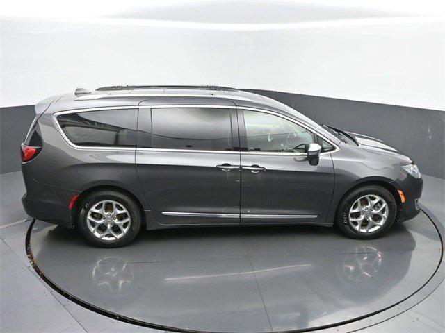 Photo of 2019 Granite Crystal Metallic Clearcoat Chrysler Pacifica
