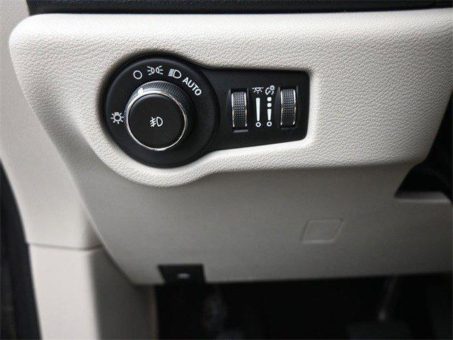 Photo of 2019 Granite Crystal Metallic Clearcoat Chrysler Pacifica