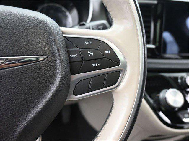 Photo of 2019 Granite Crystal Metallic Clearcoat Chrysler Pacifica