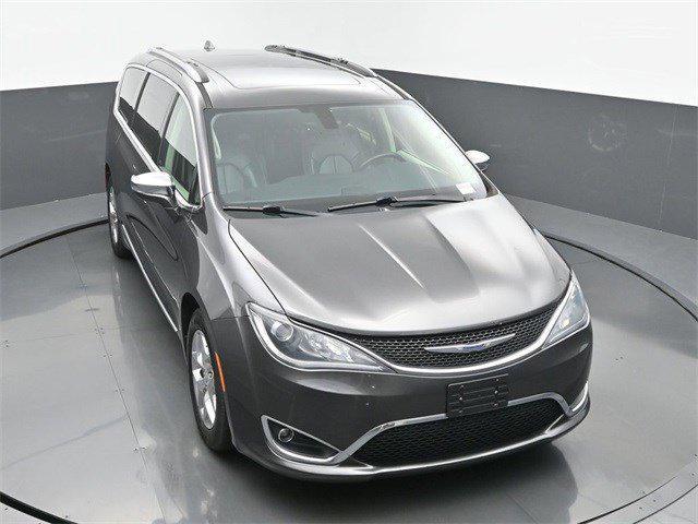 Photo of 2019 Granite Crystal Metallic Clearcoat Chrysler Pacifica