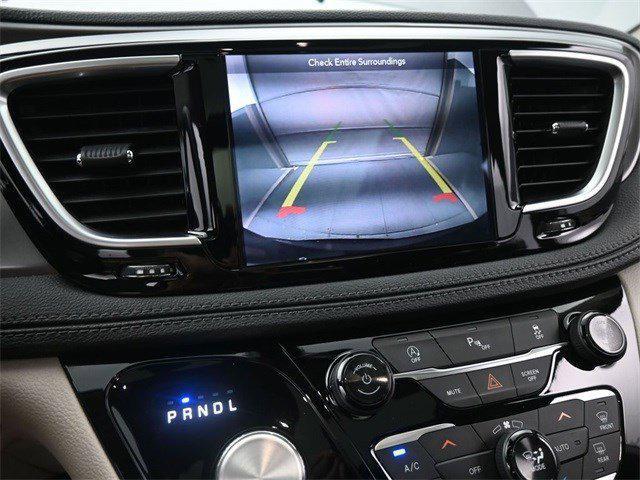 Photo of 2019 Granite Crystal Metallic Clearcoat Chrysler Pacifica