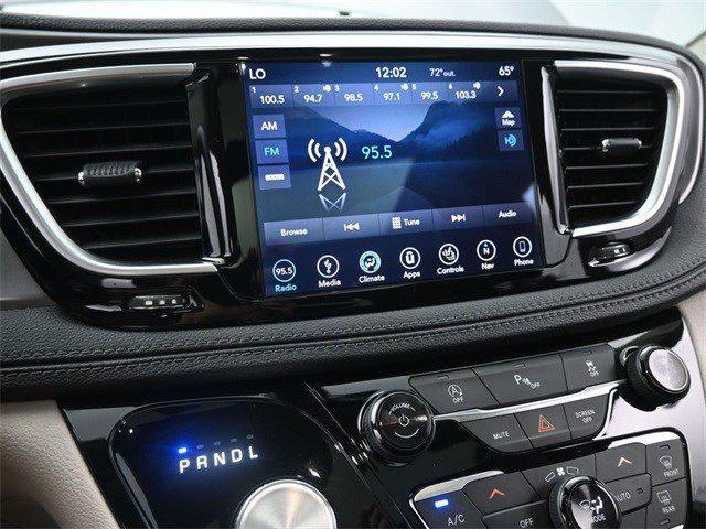 Photo of 2019 Granite Crystal Metallic Clearcoat Chrysler Pacifica