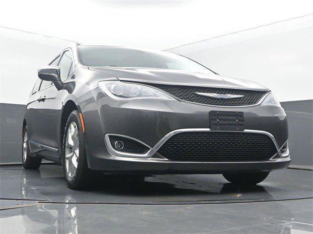 Photo of 2019 Granite Crystal Metallic Clearcoat Chrysler Pacifica