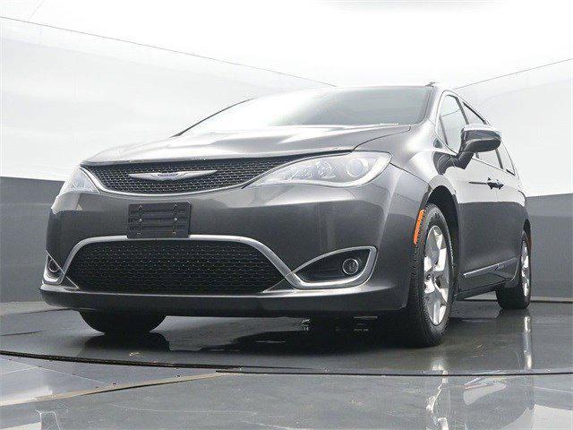 Photo of 2019 Granite Crystal Metallic Clearcoat Chrysler Pacifica
