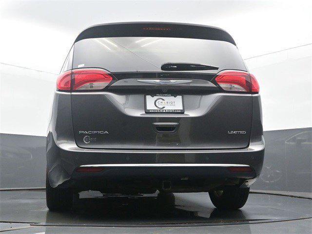 Photo of 2019 Granite Crystal Metallic Clearcoat Chrysler Pacifica