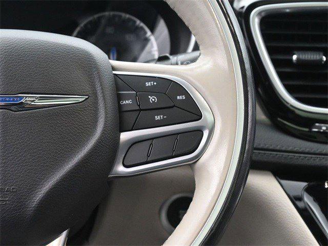 Photo of 2019 Granite Crystal Metallic Clearcoat Chrysler Pacifica