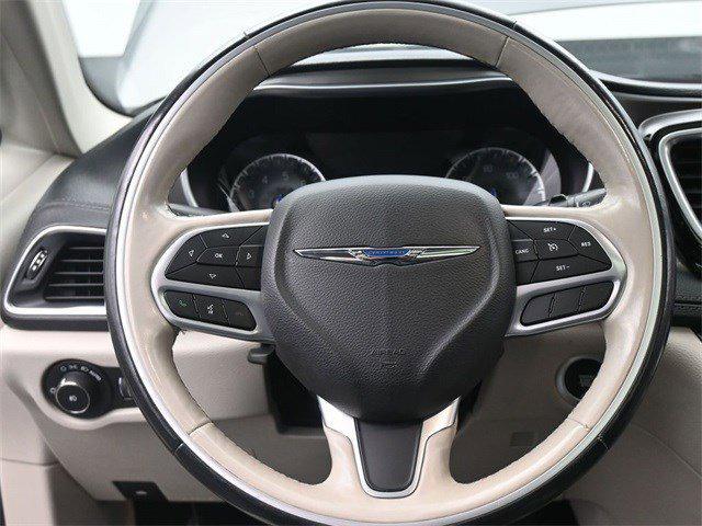Photo of 2019 Granite Crystal Metallic Clearcoat Chrysler Pacifica