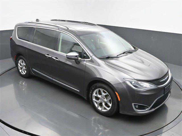 Photo of 2019 Granite Crystal Metallic Clearcoat Chrysler Pacifica